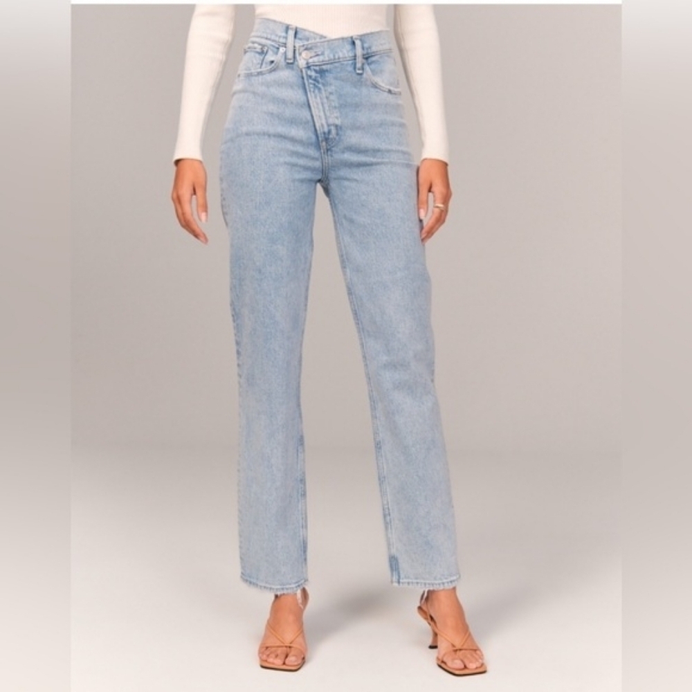 Abercrombie - The 90s Straight Ultra High Rise Jeans